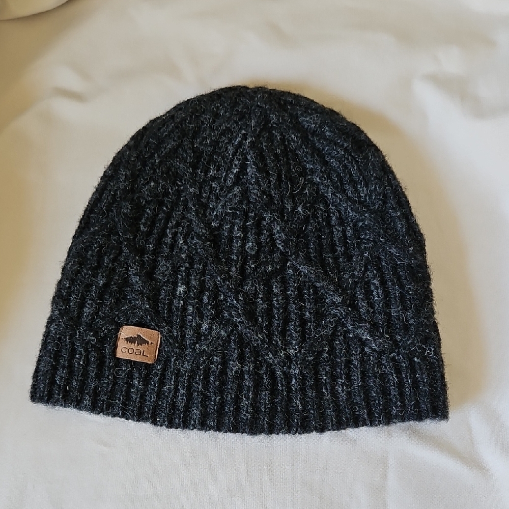 COAL 100% Wool Yukon Cable Knit Beanie Gray/black